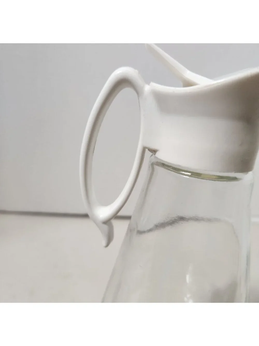 Glass Pitcher With White Plastic Lid & Handle 1L Capacity for Beverages or Syrup